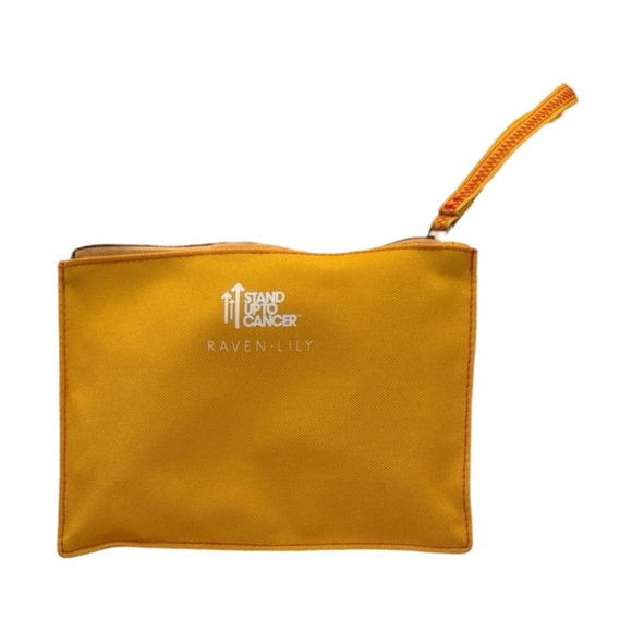 American Airlines Business Class stylish canvas pouch with travel amenity kit. - Picture 5 of 7